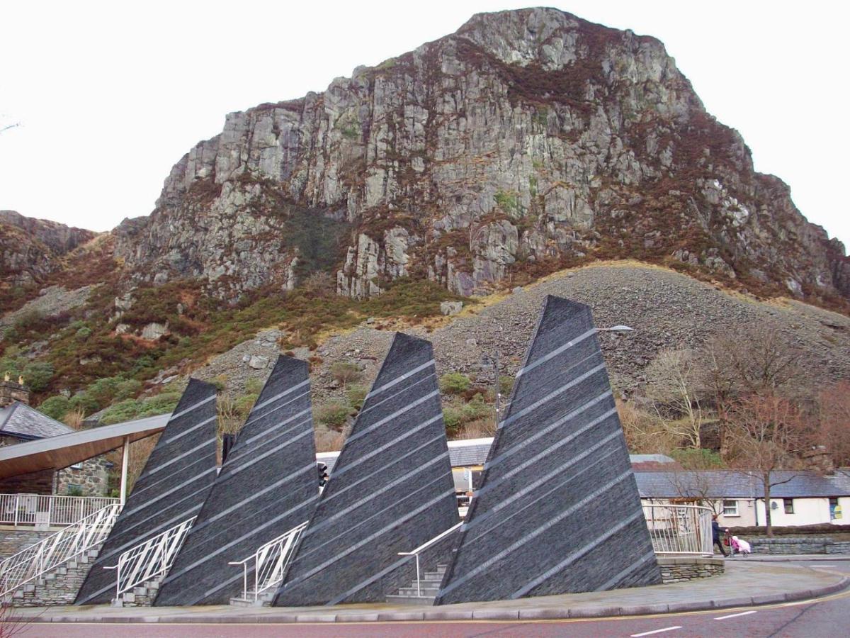 Zipworld Waterfalls Eryri Dogs Welcome 3 Bed Sleeps 5 Blaenau Ffestiniog Exterior photo
