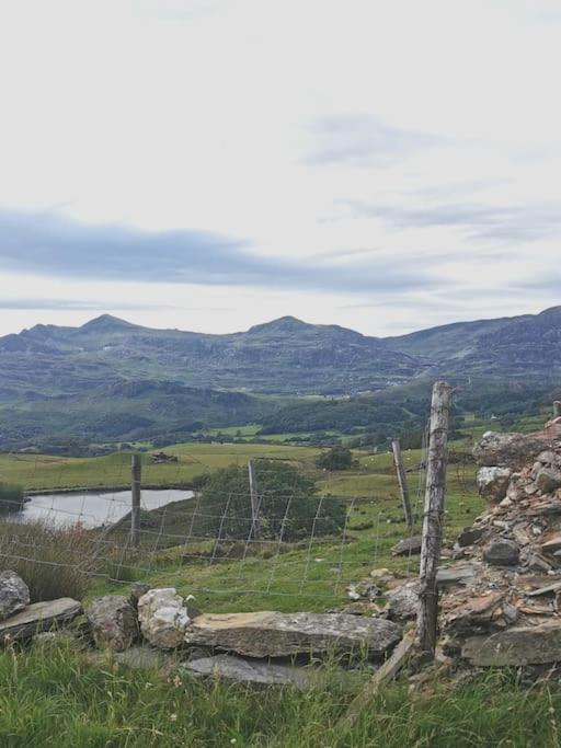 Zipworld Waterfalls Eryri Dogs Welcome 3 Bed Sleeps 5 Blaenau Ffestiniog Exterior photo