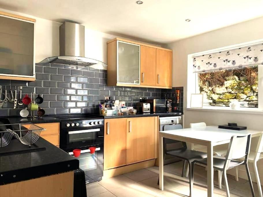 Zipworld Waterfalls Eryri Dogs Welcome 3 Bed Sleeps 5 Blaenau Ffestiniog Exterior photo